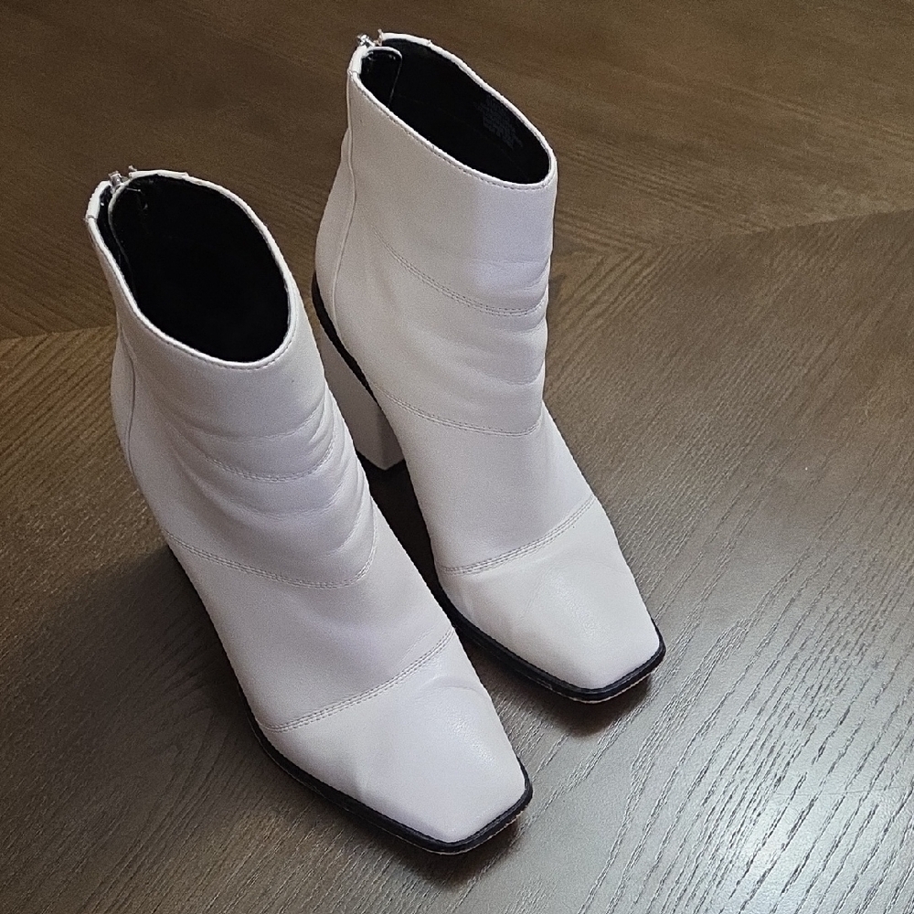 Jessica Simpson White Ankle Boots Size 8
